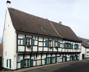 Altes Gerichtsgebaeude in Urdenbach